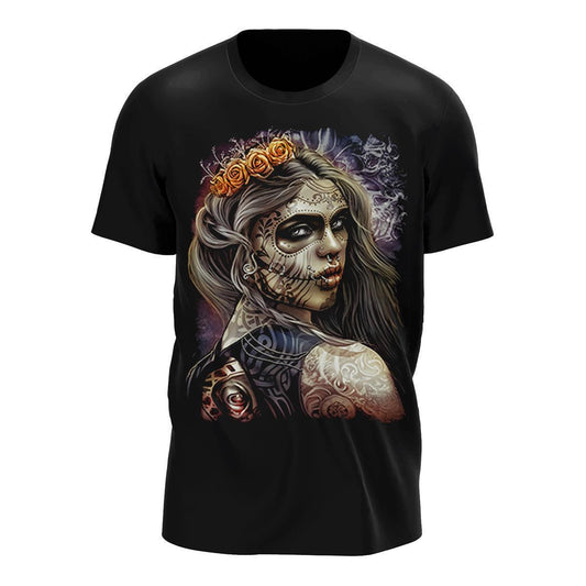 Dunkle Prinzessin mit Piercings und Tattoo T-Shirt